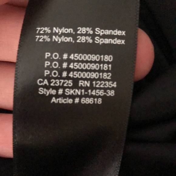 ⭐️Babaton silky front or back tie neck top❤️EUC⭐️ - Picture 10 of 12